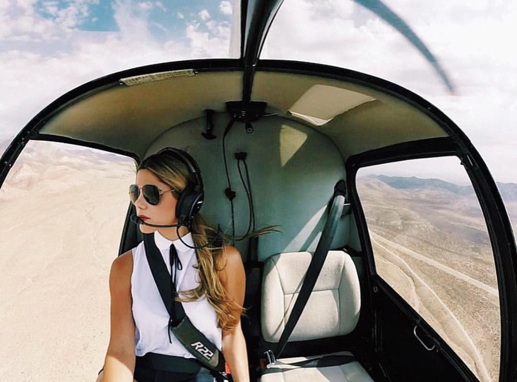 Chiêm ngưỡng nhan sắc xinh đẹp của những nữ phi công hot nhất MXH thế giới